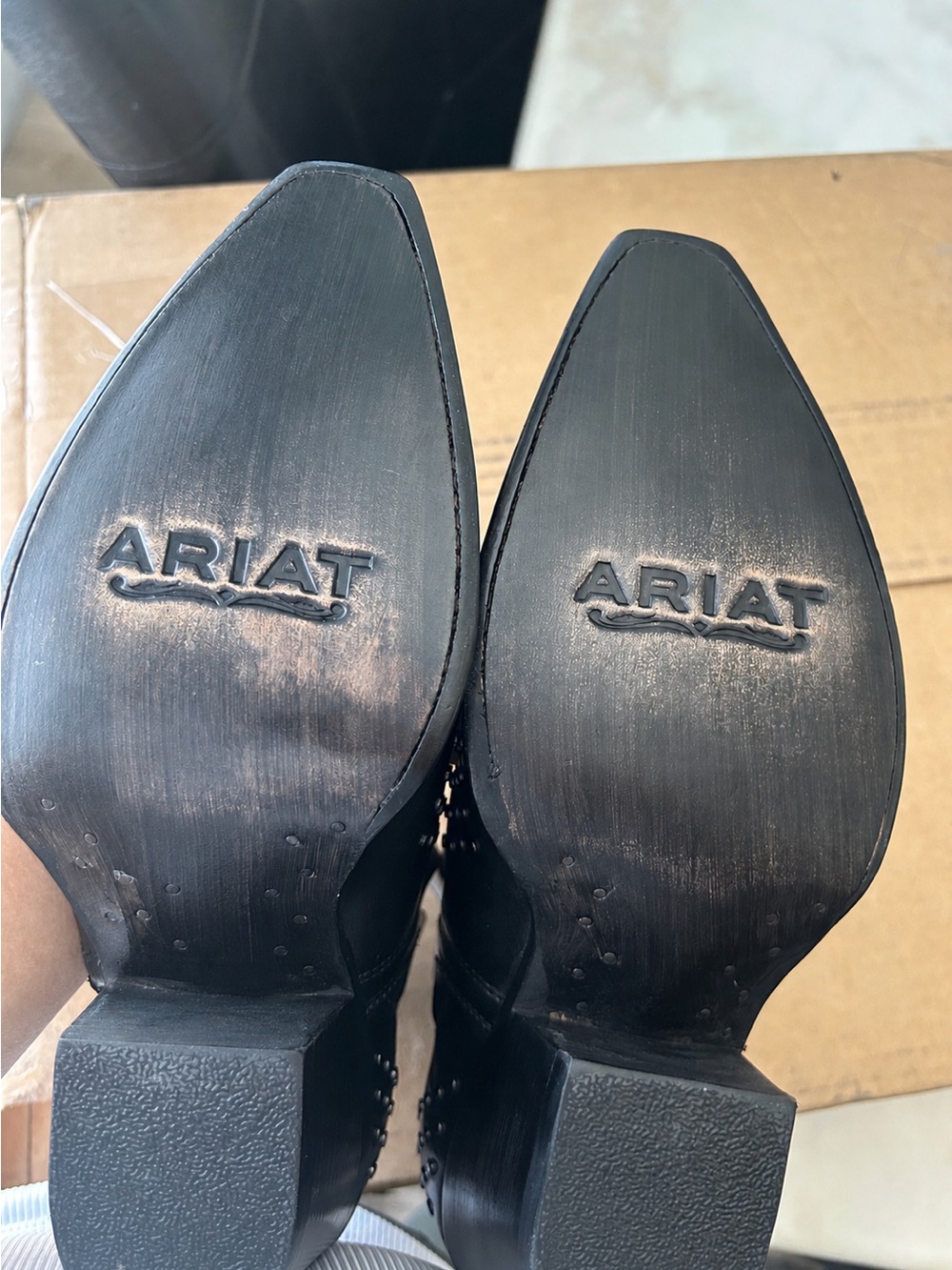 ARIAT LEATHER BOOTIES - Picture 9 of 11
